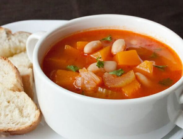 La zuppa di sedano è una parte importante di una dieta sana per perdere peso